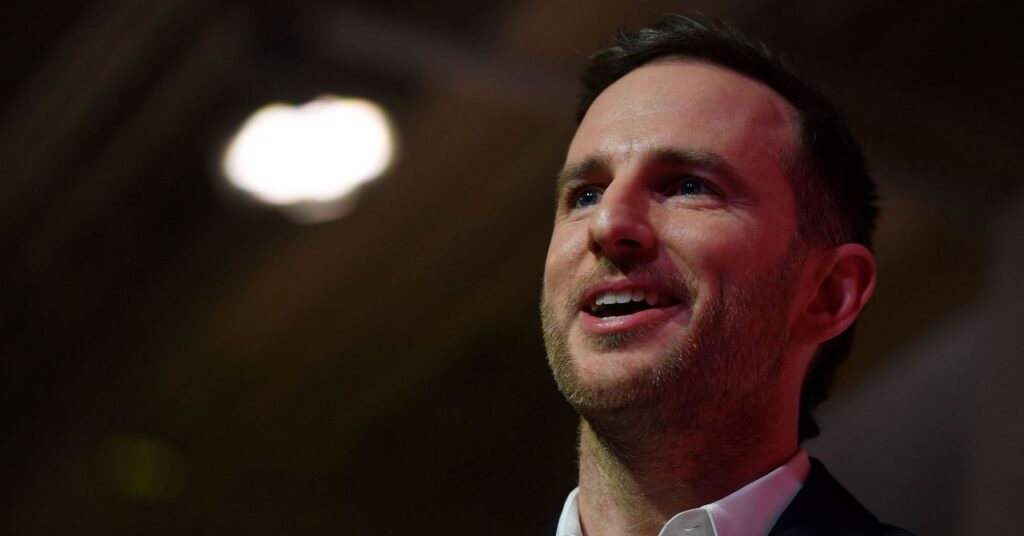 What Is That Enigmatic Metal Gadget Being Used by US Chief Design Officer Joe Gebbia?